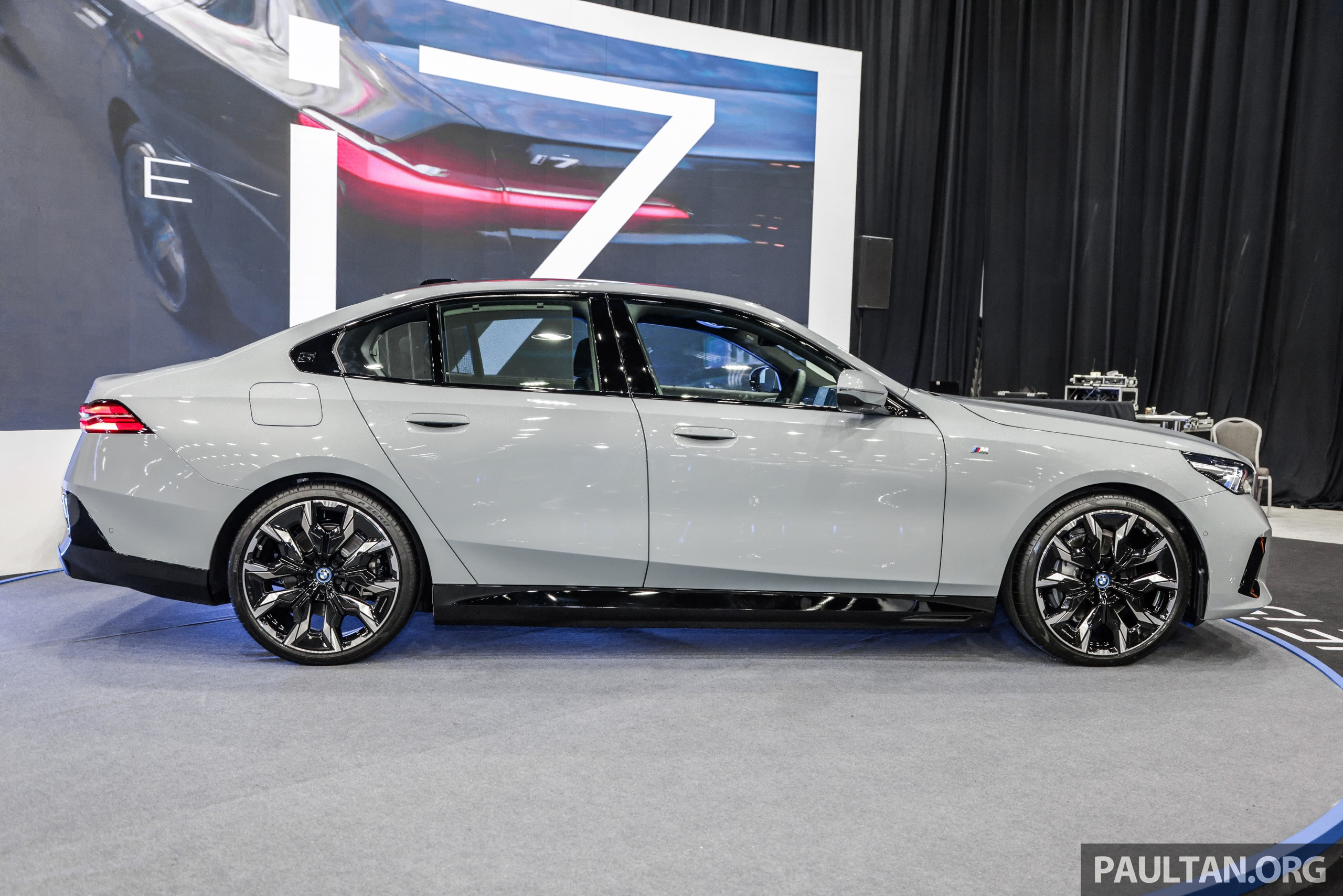 Xe điện BMW i5 2024 ra mắt tại Malaysia, nếu về Việt Nam giá có thể lên 2,5 tỷ
