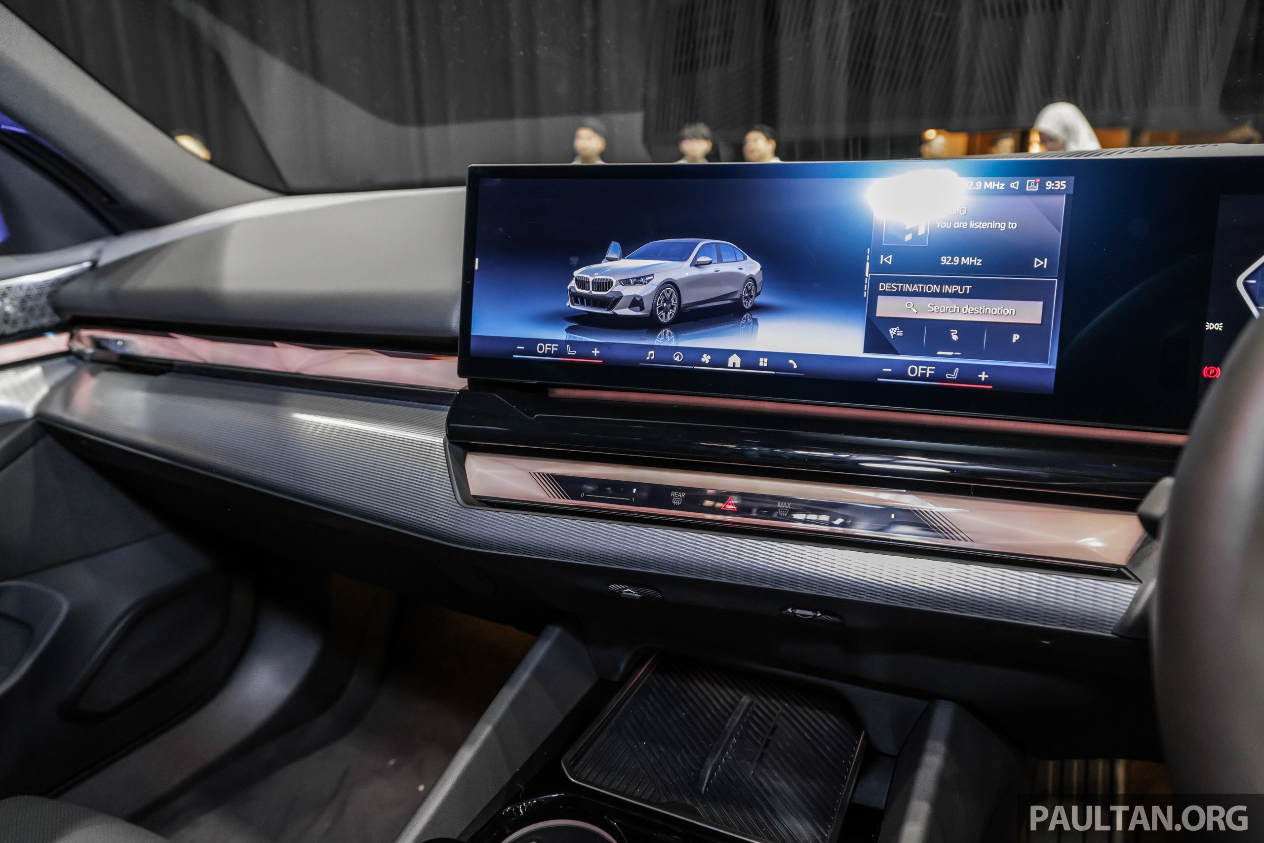 Xe điện BMW i5 2024 ra mắt tại Malaysia, nếu về Việt Nam giá có thể lên 2,5 tỷ