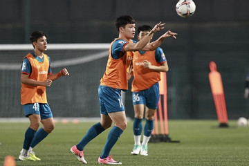 Đội tuyển Việt Nam bắt đầu tập phương án đấu Philippines trên sân cỏ nhân tạo