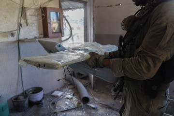 Video binh sĩ Israel đột kích nơi Hamas chế tạo UAV trong thành phố Gaza