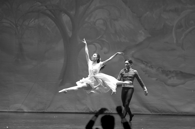 classical ballet the nutcracker coming to town for christmas picture 1