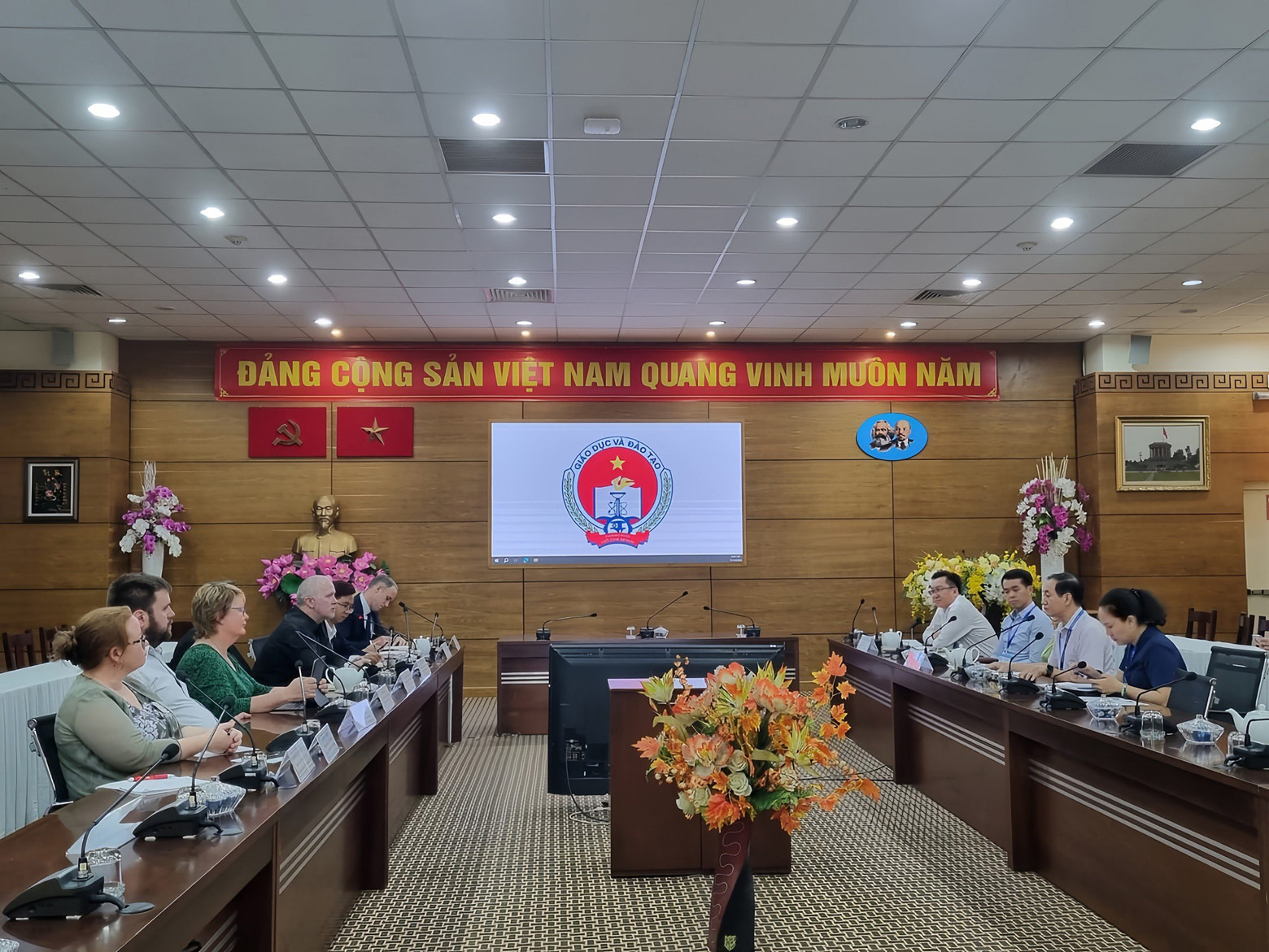 Doanh nghiệp 2.jpg