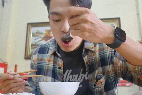 Khách Hàn Quốc hào hứng 'ăn cả Cao Bằng', bất ngờ với loạt đặc sản rẻ như cho