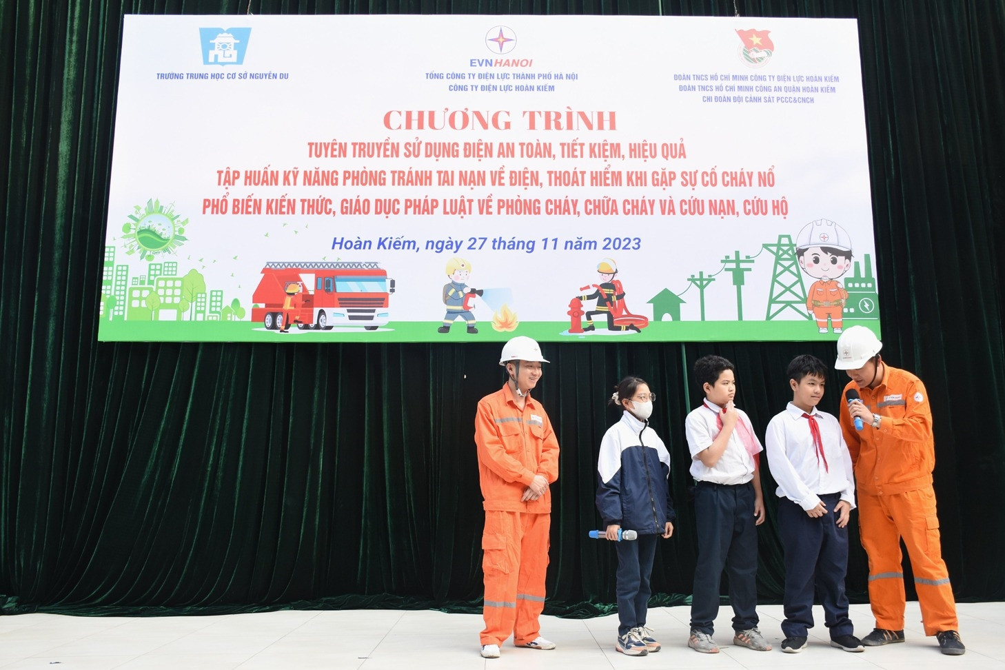 Tập huấn về an toàn điện, phòng cháy chữa cháy cho học sinh Hà Nội