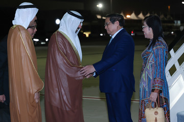 Thủ tướng và phu nhân đến Dubai, bắt đầu các hoạt động hội nghị COP28