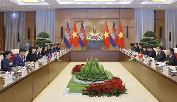 Vietnamese, Cambodian top legislators hold talks in Hanoi hinh anh 1