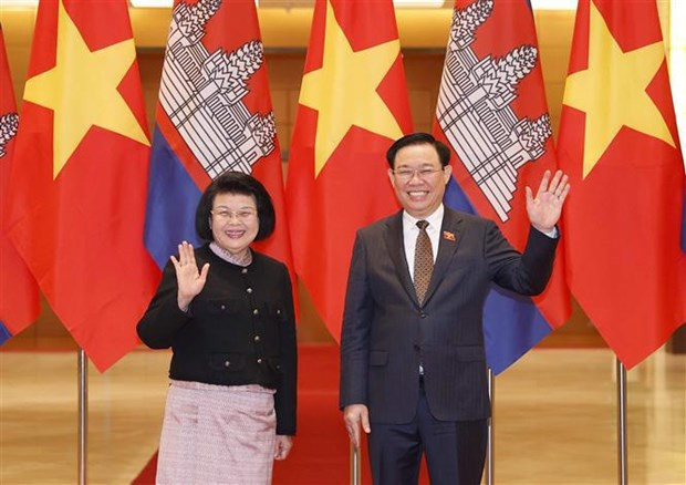 Vietnamese, Cambodian top legislators hold talks in Hanoi hinh anh 2
