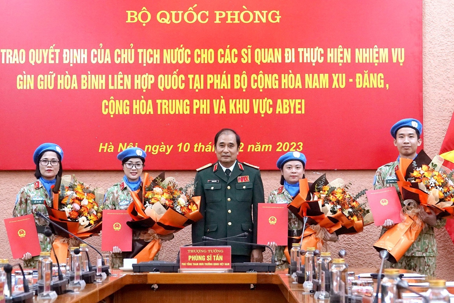 Chủ tịch nước cử 3 nữ sĩ quan Quân đội đi gìn giữ hòa bình