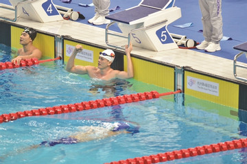Disabled Dat swims to golden victory