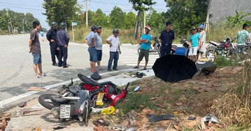 Ô tô tông 2 xe máy giữa ngã tư, nhiều người bay lên không trung