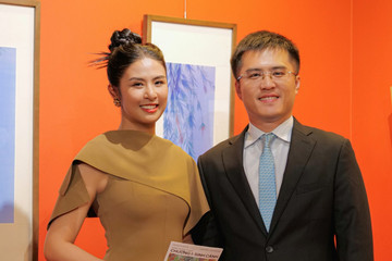 Ông xã ủng hộ Hoa hậu Ngọc Hân làm triển lãm cho 3 họa sĩ trẻ