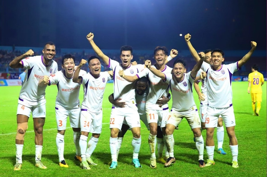 Tiến Linh chói sáng, Bình Dương hạ đẹp Khánh Hòa