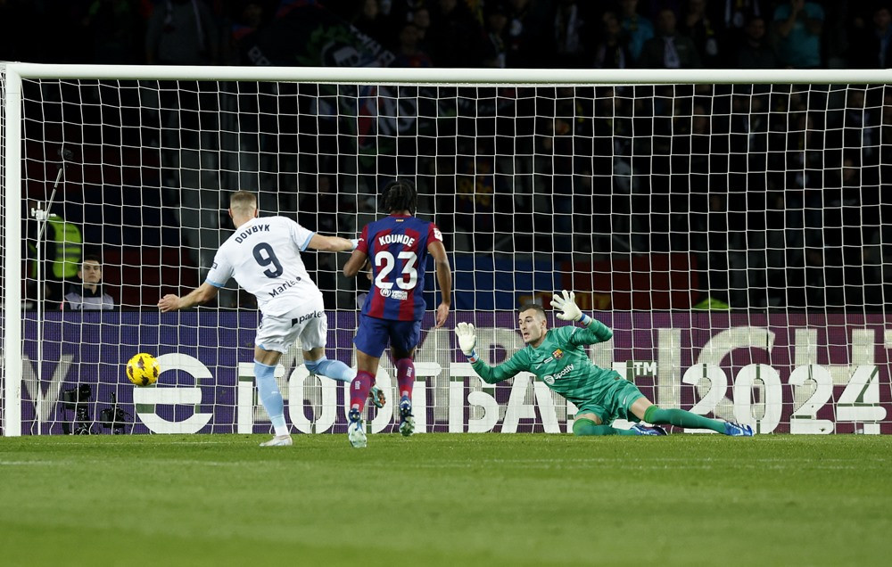 barca 2 4 girona.jpg