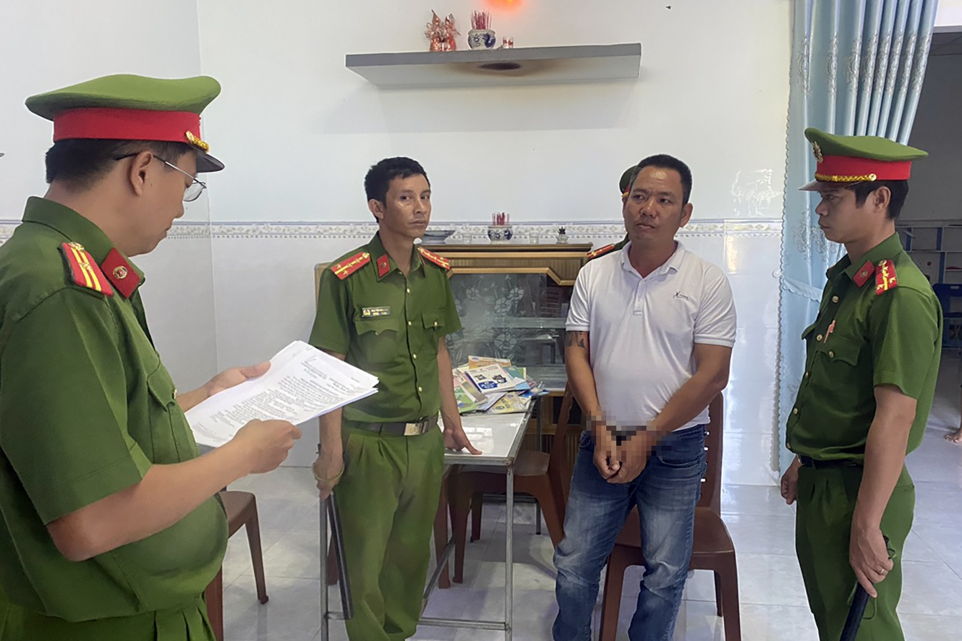 Bắt người đánh con trai của 'bạn làm ăn' vì mâu thuẫn