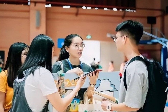 Đại học chuyển hơn 700 môn dạy bằng tiếng Anh, sinh viên lo khó ra trường