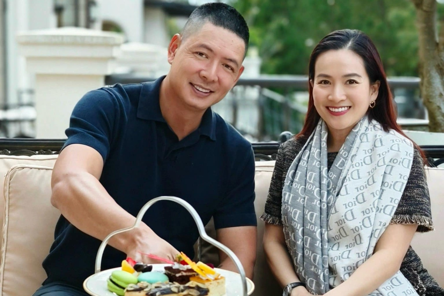 MC Bình Minh và vợ doanh nhân hơn 4 tuổi một bước không rời