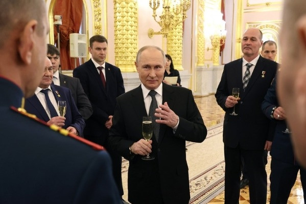 Tổng thống Putin khẳng định phương Tây không thể 'đè bẹp' Nga