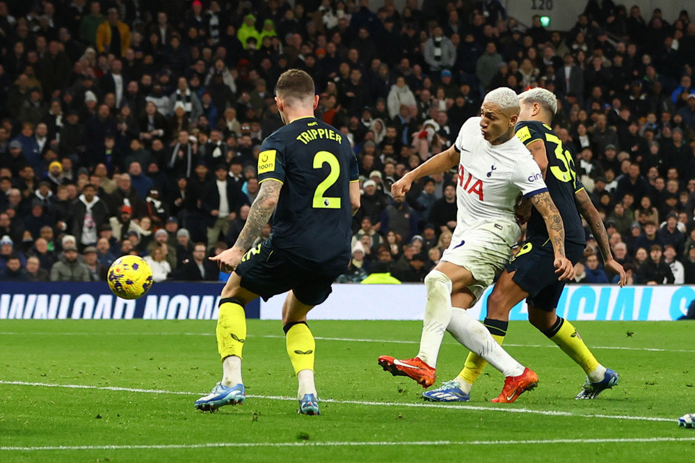 Tottenham Newcastle.jpg