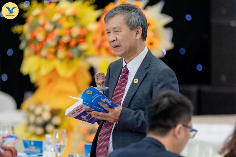 5 giao su nguyen anh tri tam huyet trong cong tac dao tao tai medlatec.jpg