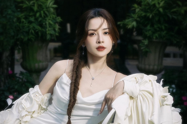 Chi Pu trả lời phỏng vấn hãng truyền thông hàng đầu Trung Quốc