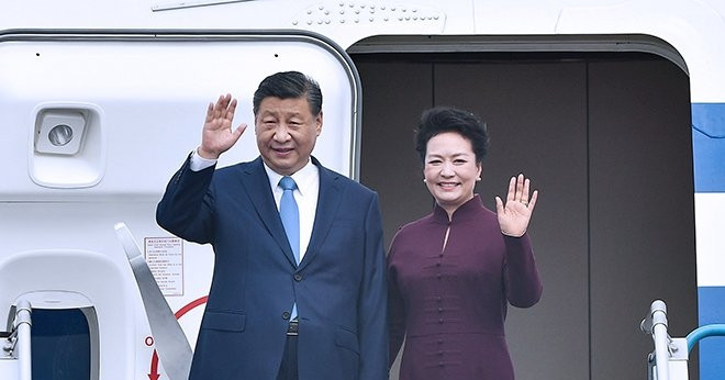 Chinese Party, State leader Xi Jinping arrives in Hanoi