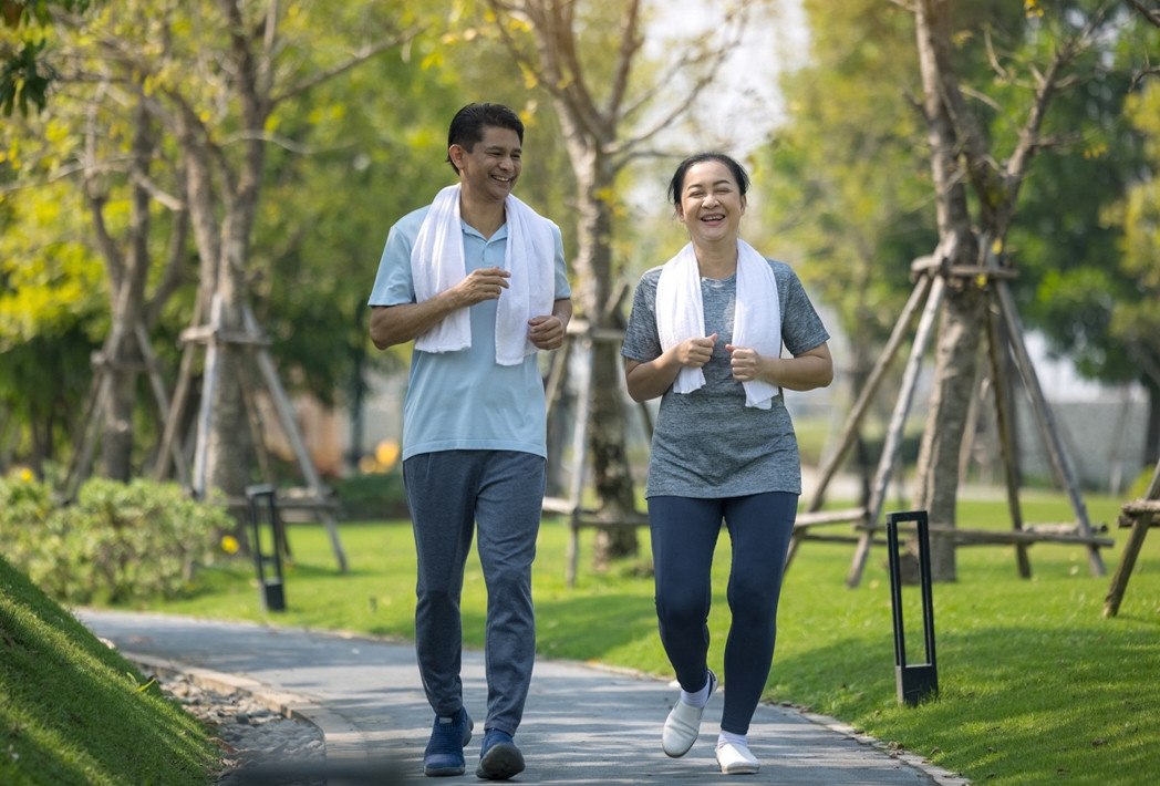 Đi bộ giúp người cao tuổi bớt nguy cơ tim mạch