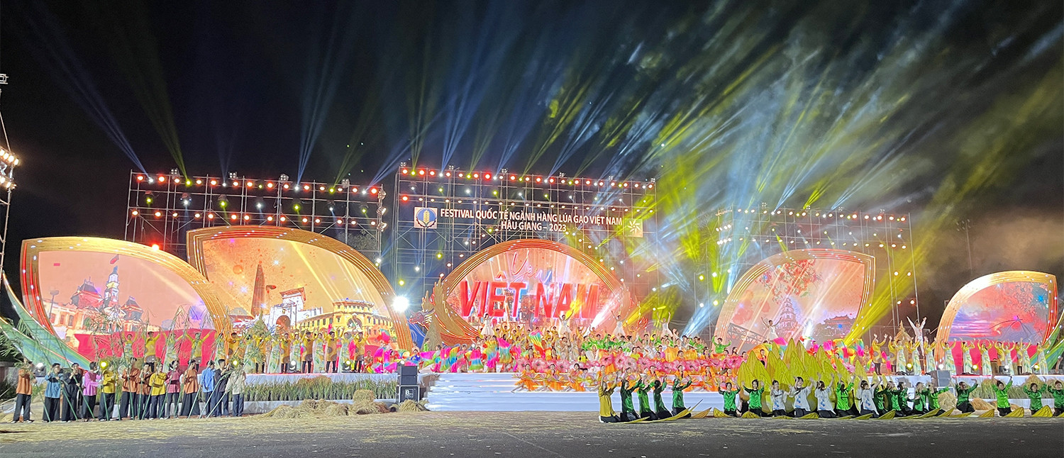 festival lua gao.jpg