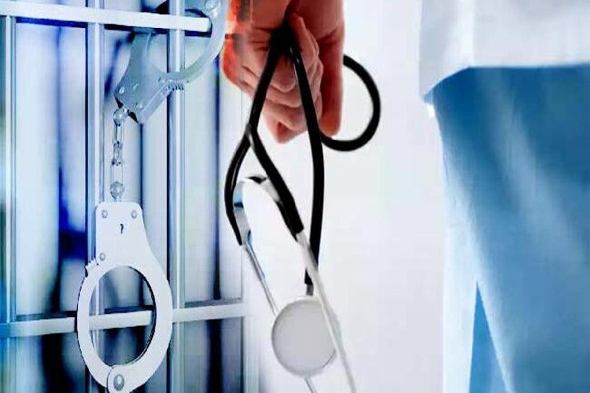 Hành nghề 27 năm, gần nghỉ hưu mới bị phát hiện là bác sĩ giả