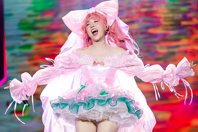 Hậu Vietnam Idol, nữ sinh 20 tuổi ra mắt MV với tạo hình 'độc lạ'