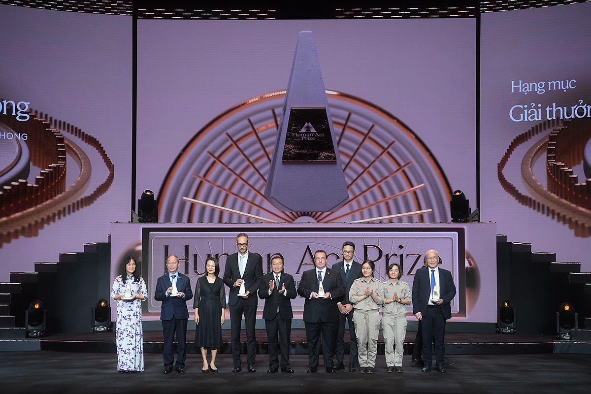 human act prize 1.jpg