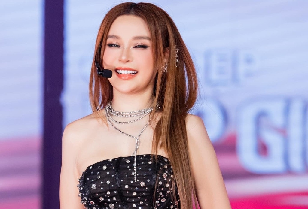 Huyền Baby lệch xương chậu, nắn cột sống sau màn vũ đạo ở ‘Chị đẹp'