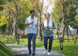 Đi bộ giúp người cao tuổi bớt nguy cơ tim mạch