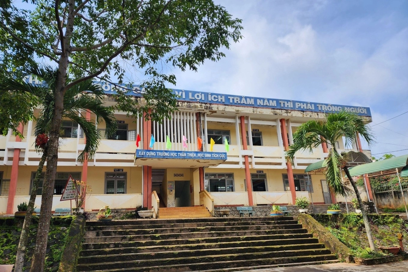 Không công nhận tốt nghiệp cho nam sinh xong lớp 9 nhưng không có hồ sơ học tập