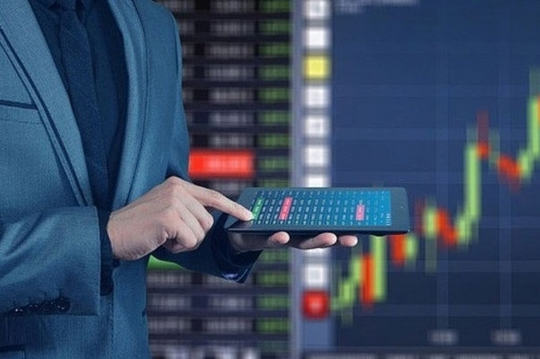 Loạt lãnh đạo đua nhau bán sạch cổ phiếu