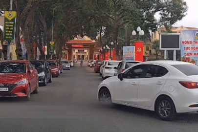 Nam tài xế kỹ tính vẫn khiến người đi đường thót tim bởi pha đánh lái lỗi