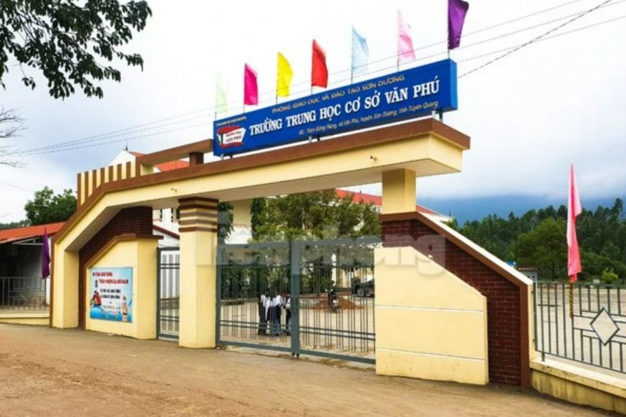 Tạm đình chỉ hiệu trưởng vụ cô giáo bị học sinh dồn vào góc lớp