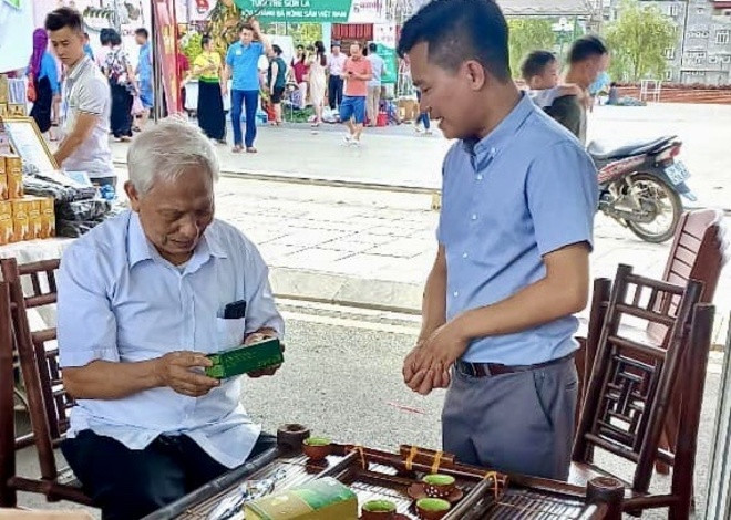 Trà thảo mộc việt.jpg