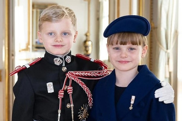 Hình ảnh gây 'sốt' của cặp song sinh đáng yêu nhất Hoàng gia Monaco