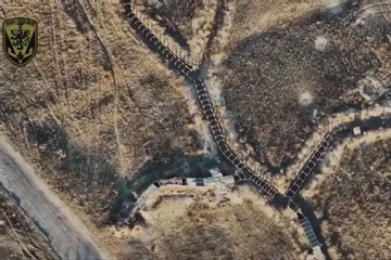 Nga dựng ‘lồng đối phó’ cho chiến hào, bảo vệ binh sĩ trước UAV tự sát Ukraine