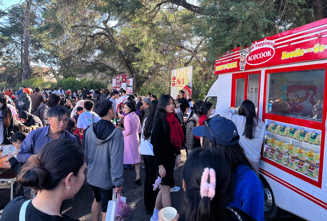 Ngày của Phở 2023: hơn 10.000 người tham gia ‘Cùng nhau ăn phở Đệ Nhất’