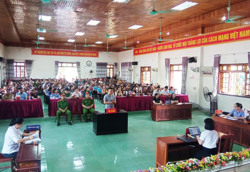 phien toa gia dinh duc tho ha tinh.jpg