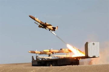 Video cận cảnh UAV trang bị tên lửa không đối không của Iran