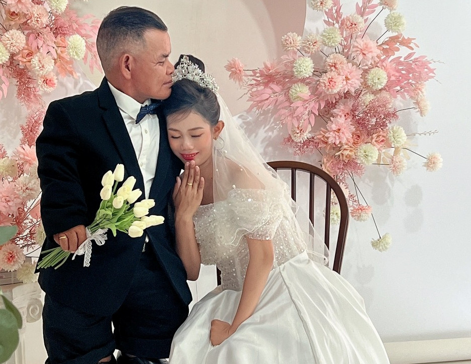 anh 3 chuyen tinh lech tuoi.jpg