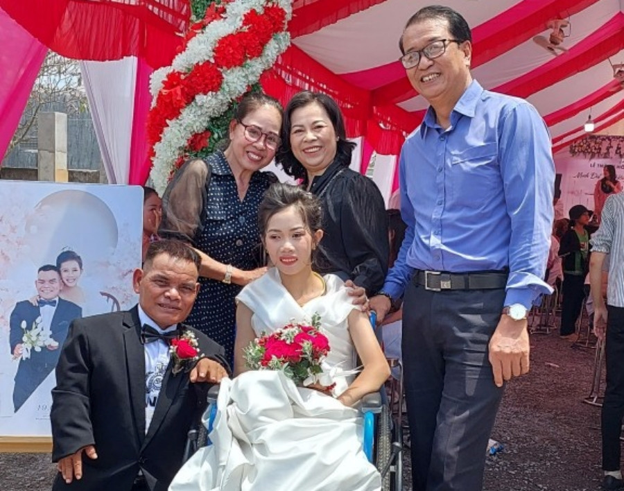 anh 6 chuyen tinh lech tuoi.jpg