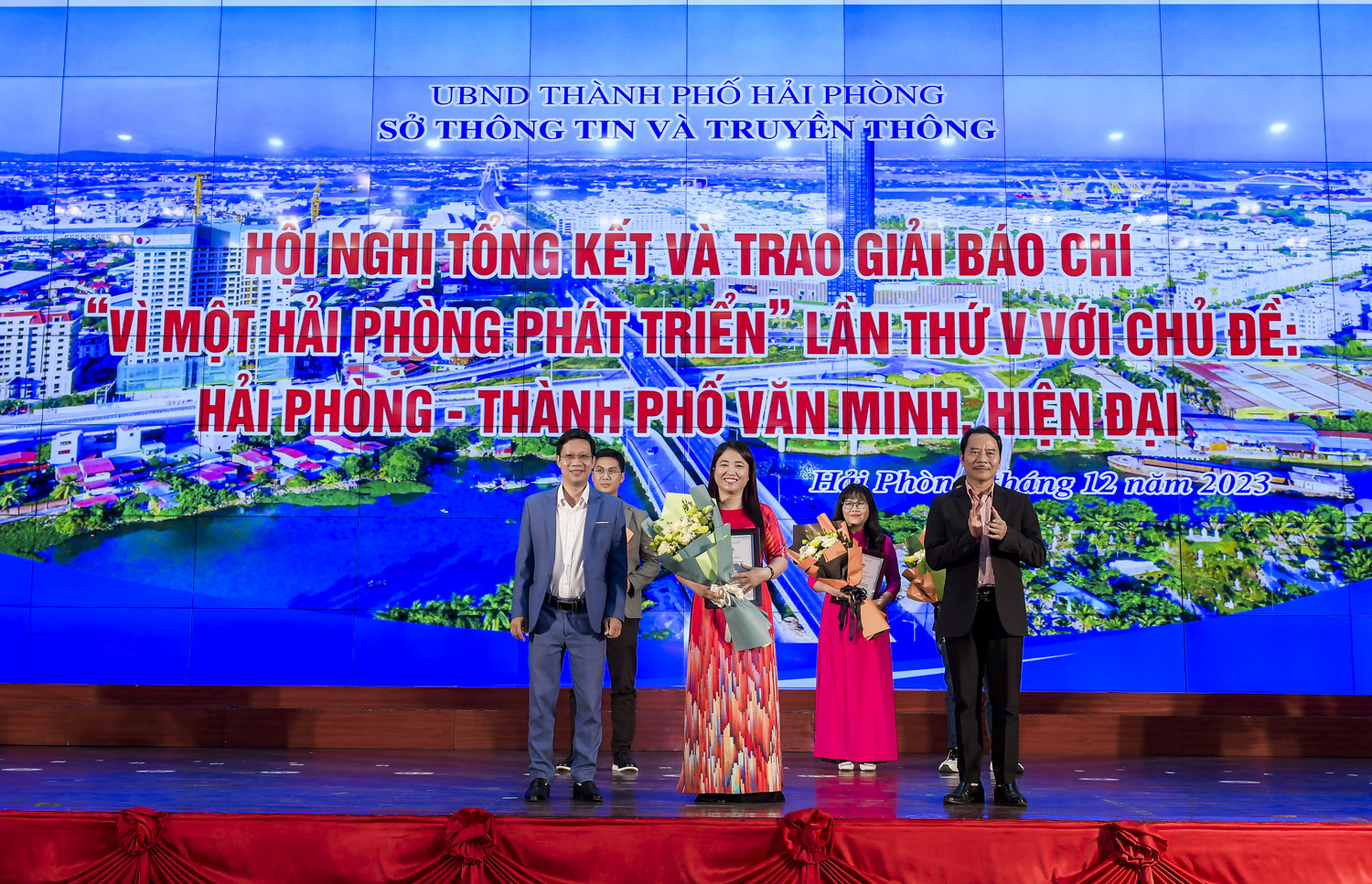 Hai phong trao giải 5.jpg