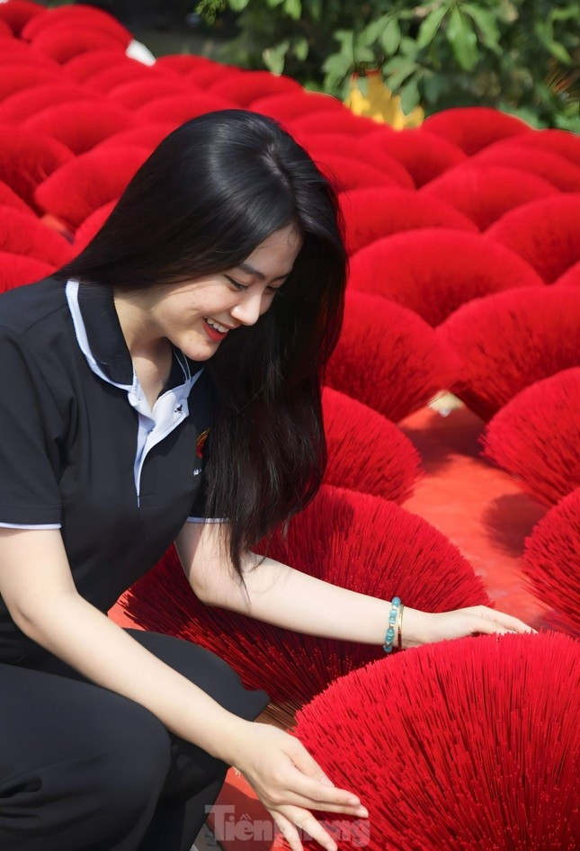 ho chi minh city s 100-year-old incense-making village busy ahead of tet picture 7