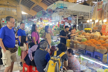 Iconic HCM City market gets marketing boost