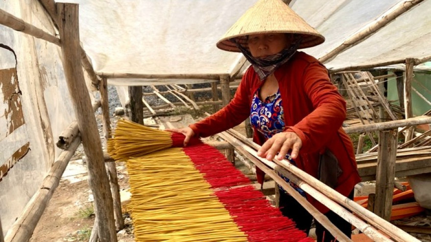 HCM City’s 100-year-old incense-making village busy ahead of Tet