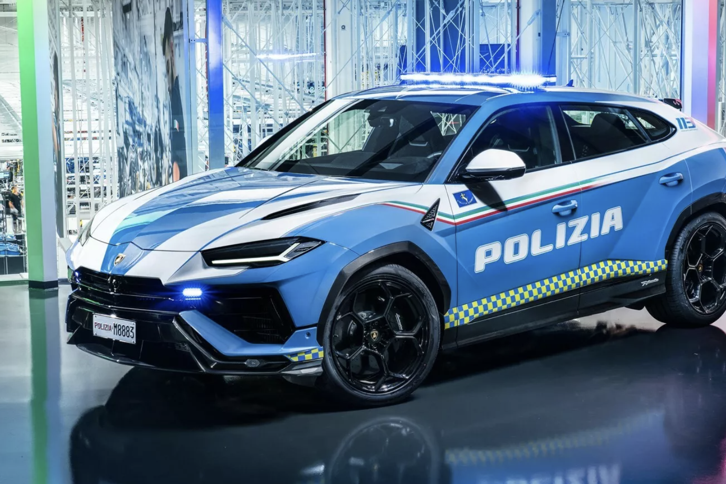 Siêu SUV Lamborghini Urus gia nhập đội xe đặc biệt của cảnh sát Italy