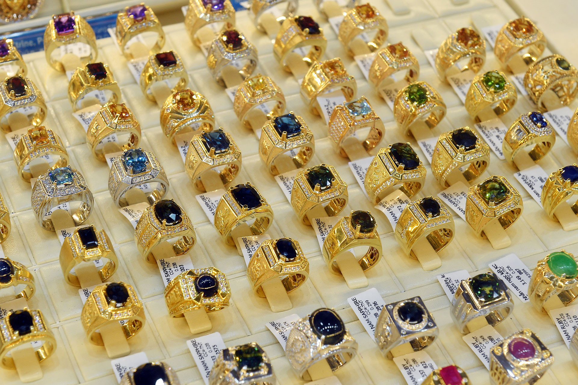 vang nhan hoang ha 1 966.jpg